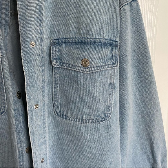 Forever 21 Denim Curved-Hem Shacket Size Small - Picture 3 of 11